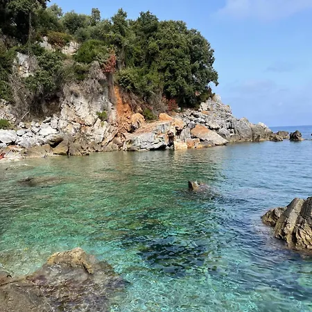 Дом отдыха Hideaway In With Private Access To Sea Anna's Horizon